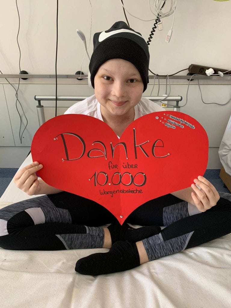 Lana bedankt sich bei den Spendern