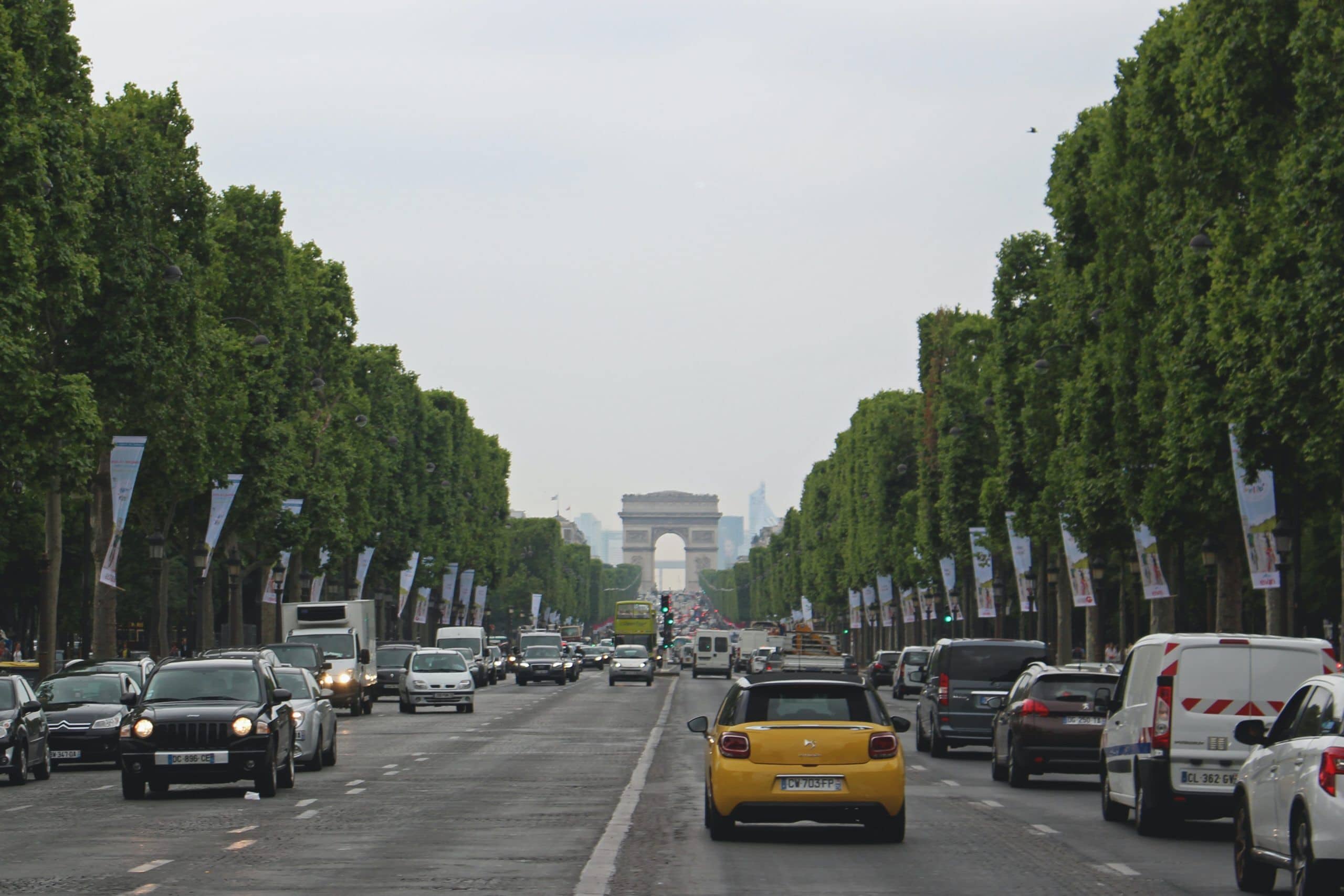 Champs-Élysée: Vom Verkehrschaos zur grünen Oase