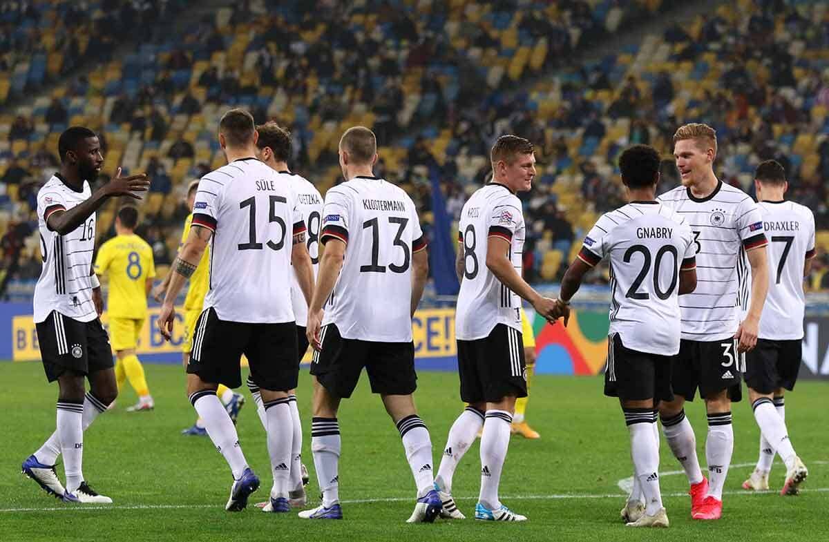 Gegen Rassismus: Deutsche Nationalmannschaft beteiligt sich am Kniefall der Engländer