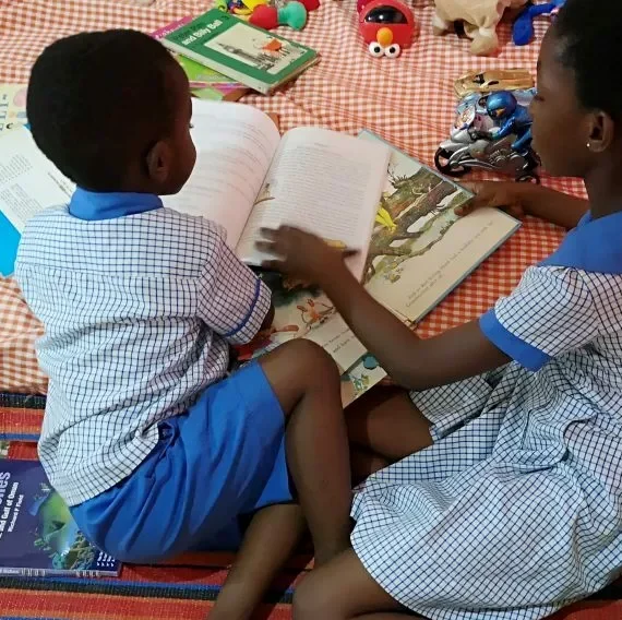 Kinder Ghana Lesend c Samia Kassid 1140x5701 2 edited