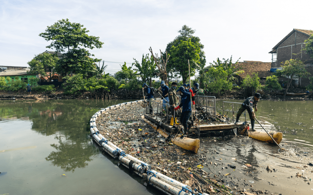 Plastic Fischer hat im letzten Jahr 32 Tonnen Plastik aus verschmutzten Flüssen entfernt