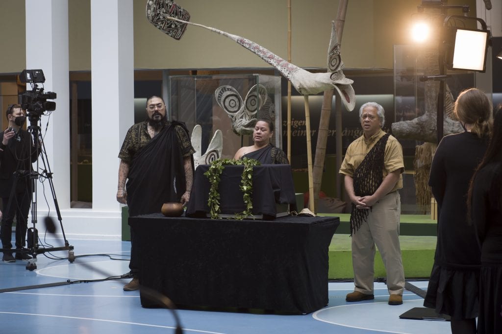 Bereits 2019 bat eine hawaiianische Delegation das Übersee-Museum um die Rückgabe der Schädel. Nun konnten sie übergeben werden.