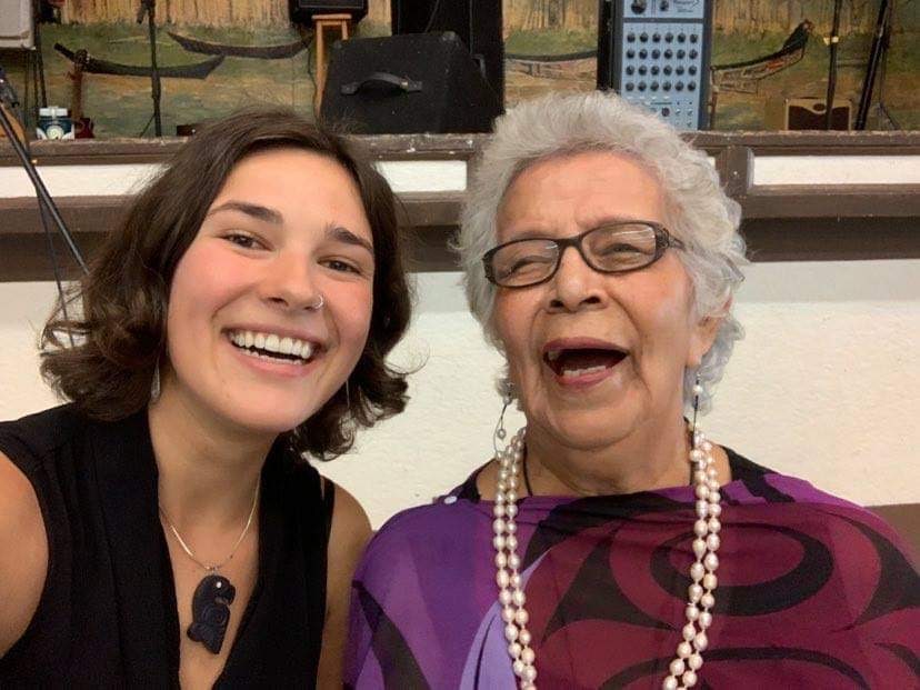 84-jährige Großmutter rappt für den Erhalt der indigenen Haida-Sprache
