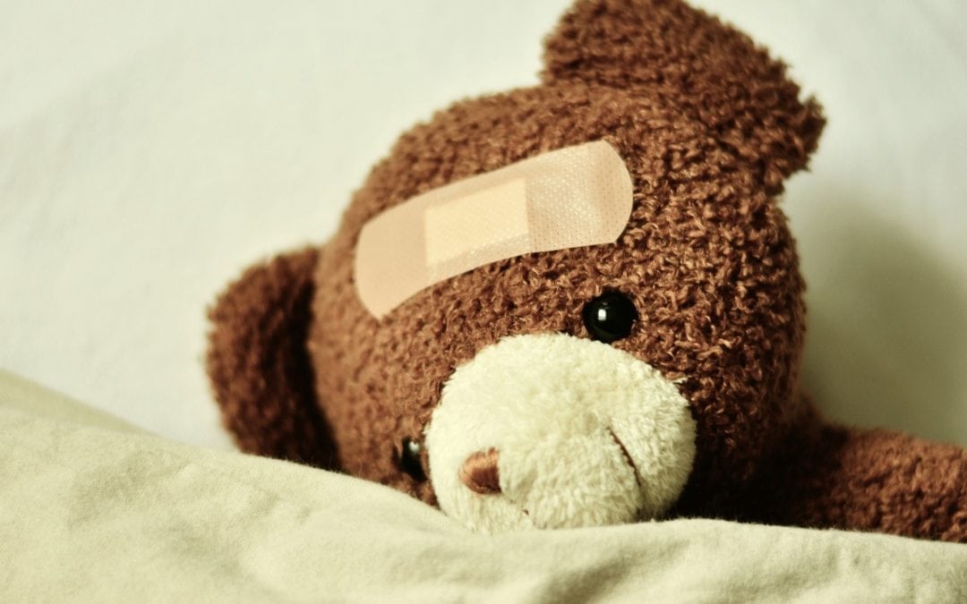 In Teddy-Kliniken versorgen Medizinstudierende „verletzte“ Plüschtiere