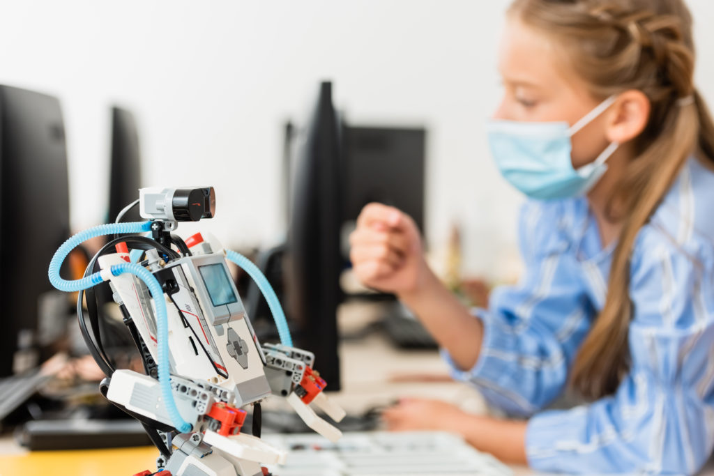Technologischer Fortschritt sowie Robotik bringen viele positiven Effekte für die Menschen