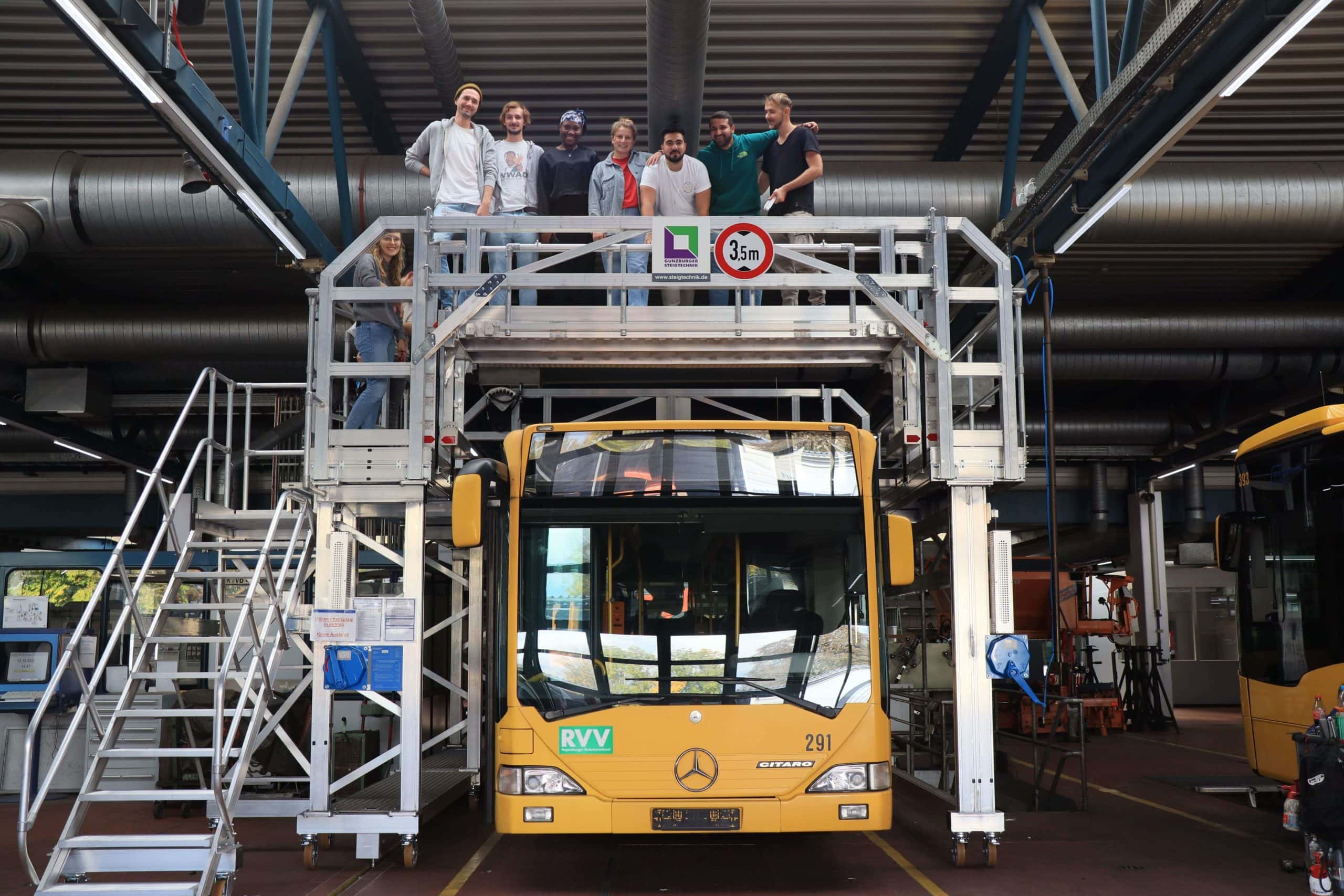 Der Solarwerkstattbus und das Projektteam