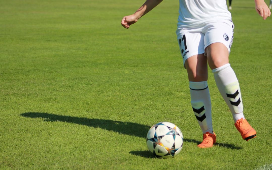 Good News Flash: Sportlerinnen weltweit kämpfen für nicht-weiße Uniformen