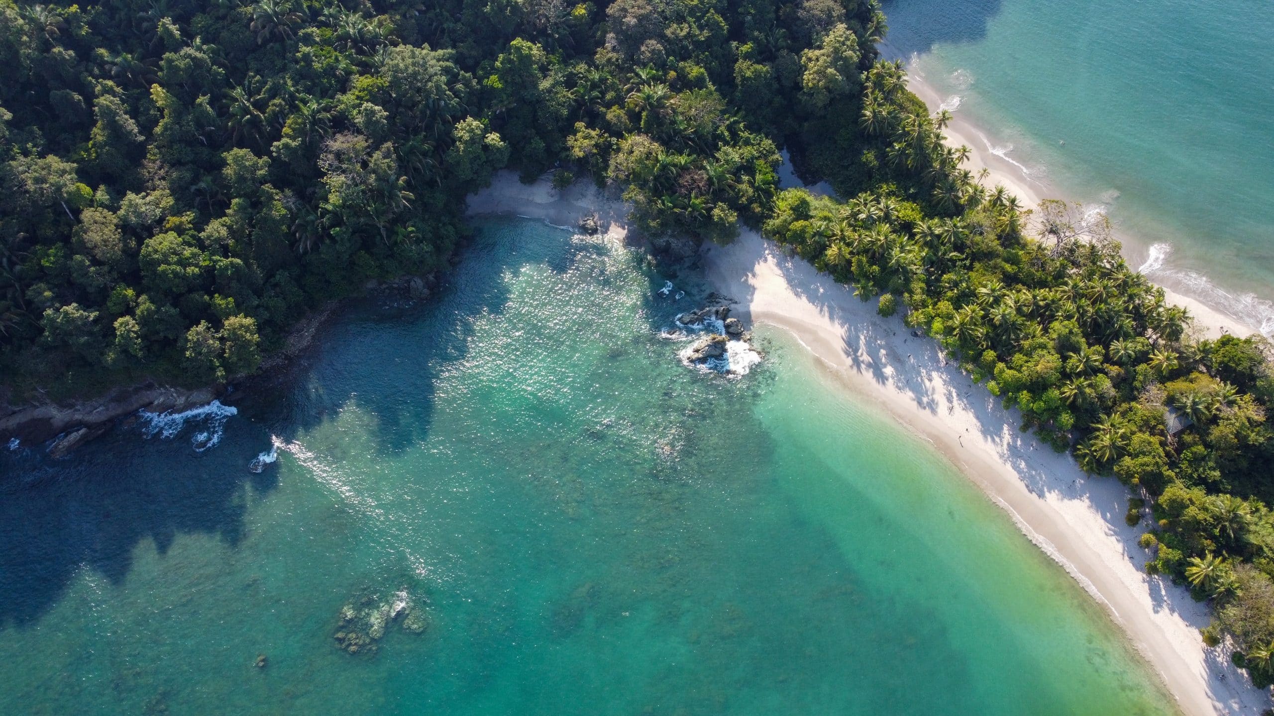 Costa Rica von oben an der Küste