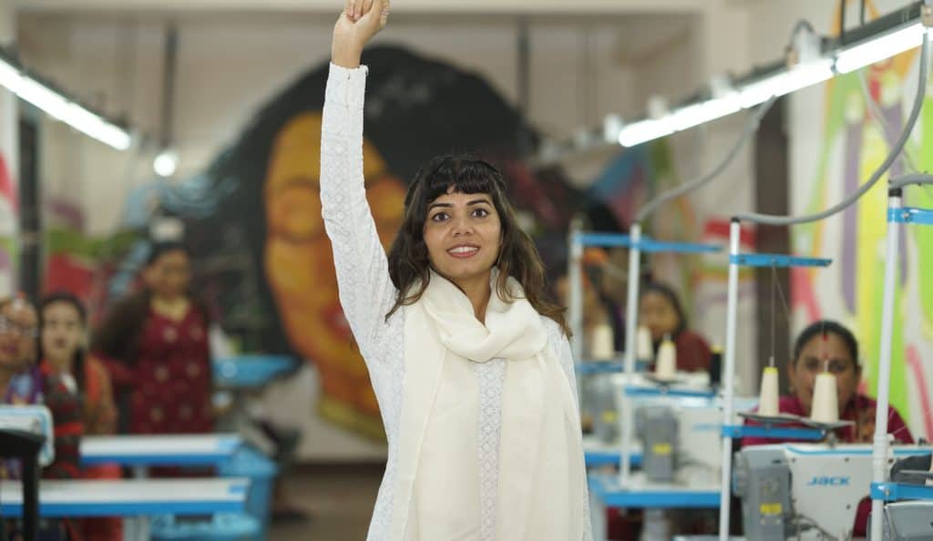 Nasreen Sheikh in einer Textilfabrik.