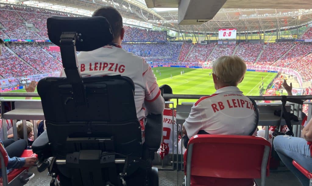 Reportage Barrierefreier Fußball: : Rollstuhlplätze