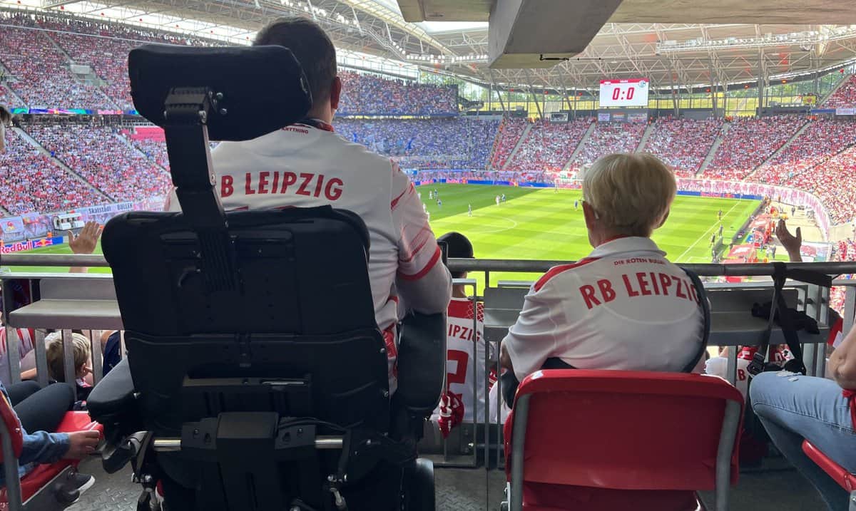 Reportage Barrierefreier Fußball: : Rollstuhlplätze