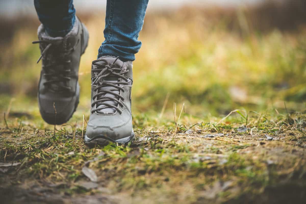 Wandern ermöglicht nicht nur atemberaubende Aussichten, sondern hilft auch beim Stressmanagement und fördert die Gesundheit.