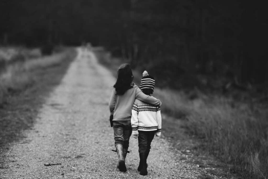 Kinder, Umarmung, Freundschaft