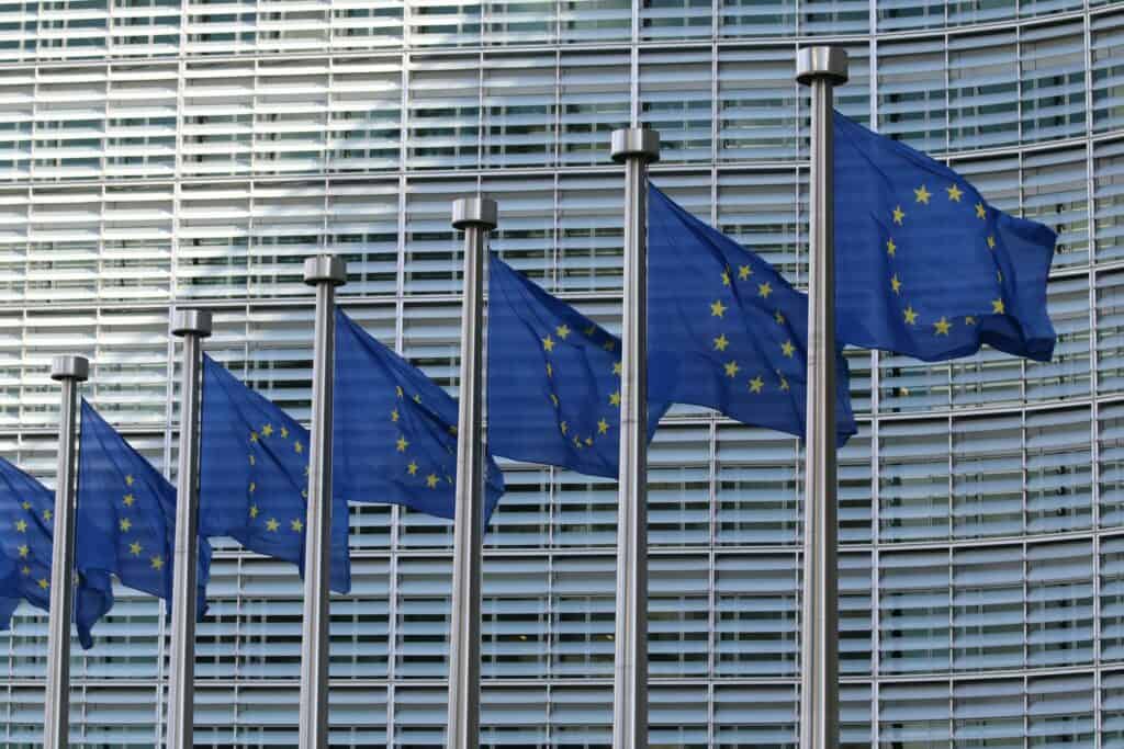 In Folge 1 unserer Serie „EU und Ökonomie” erklären unsere Autoren, wieso es wichtig ist, dass die EU relative Ungleichheit bekämpft und wie das mit dem Rechtsruck zusammenhängt.