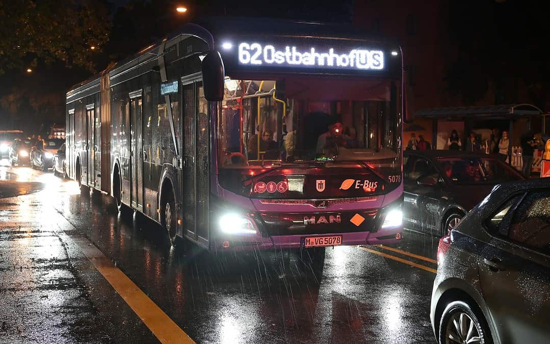 Good News Flash – Münchener Busse halten in der Nacht auch auf Wunsch