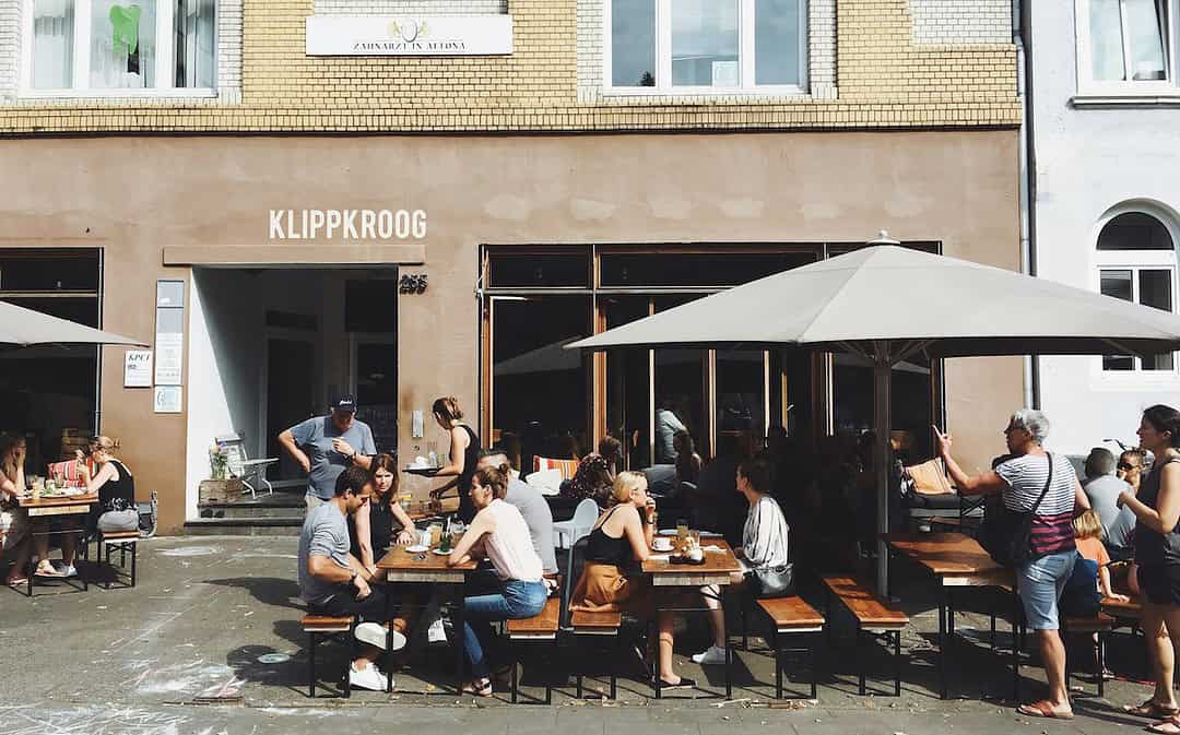 Steigende Lebenszufriedenheit, Papier aus altem Laub, mehr Bildung dank kostenloser Fahrräder