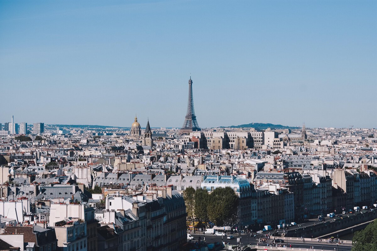 Paris entsiegelt Rathausplatz und pflanzt Stadtwald.