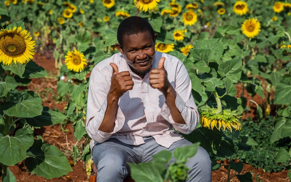 Nashon Mwagharo in his sunflower farm in Tsavo southern Kenya © Jane Wynyard Save the Elephants