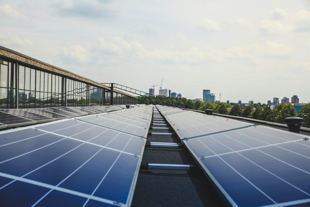 Solarpanele auf Dach in Utrecht