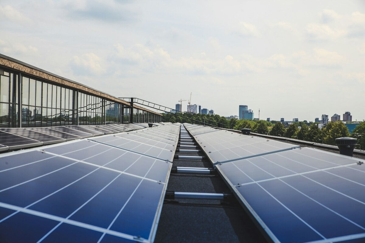 Solarpanele auf Dach in Utrecht