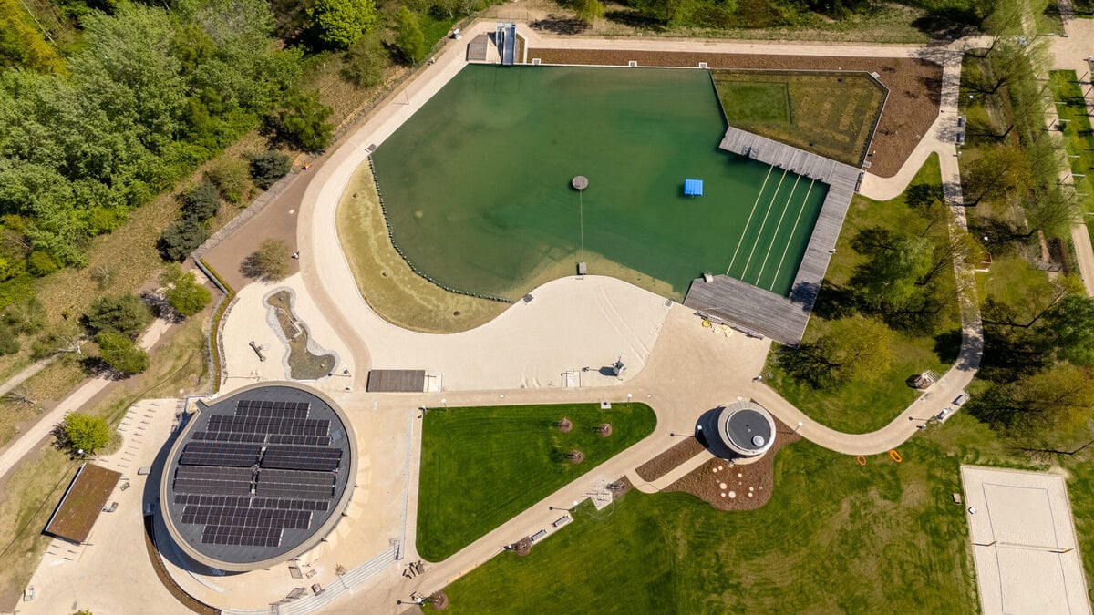 Im niedersächsischen Winsen (Luhe) wurde das deutschlandweit erste vollständig klimaneutrale Naturbad eröffnet