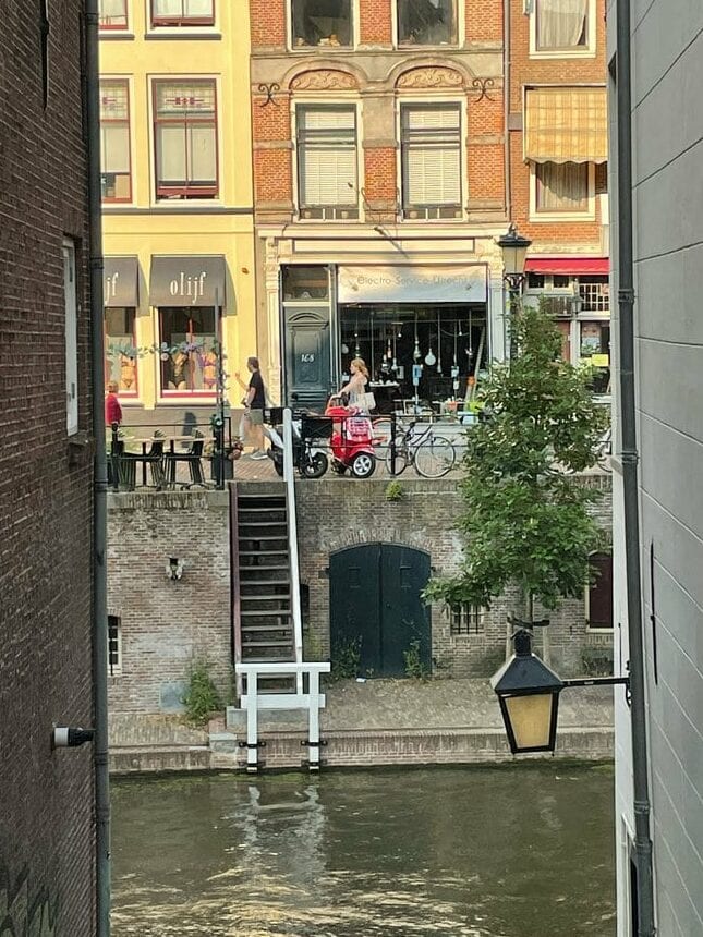Gracht mit Treppe Gracht mit Treppe