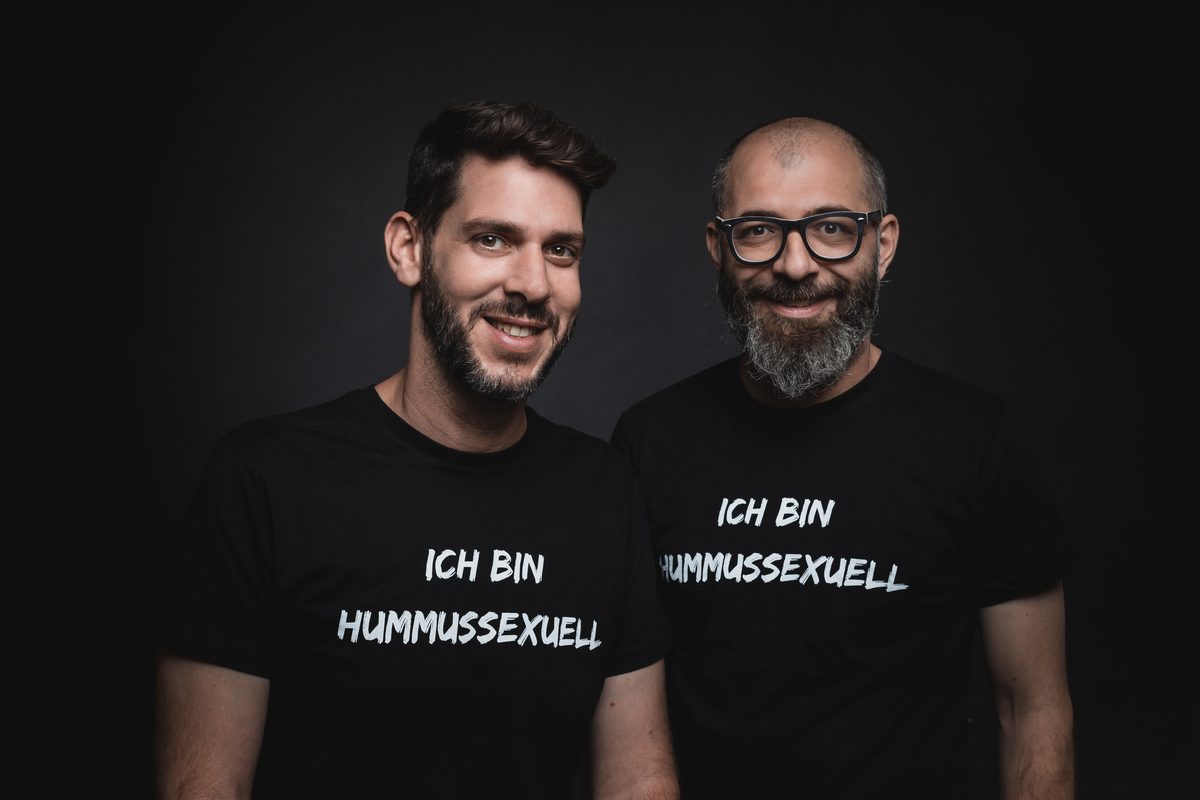 Seit Jahren betreiben der Palästinenser Jalil Debit und der Israeli Oz David Ben das Kanaan im Berliner Prenzlauer Berg. Im August stand ihr Lokal kurz vor dem Aus, nun kann es weitergehen – dank großer Unterstützung aus der Bevölkerung.