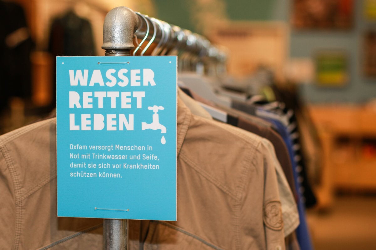 Secondhand statt Fast Fashion: Wie Oxfam Shops Nachhaltigkeit vorantreiben