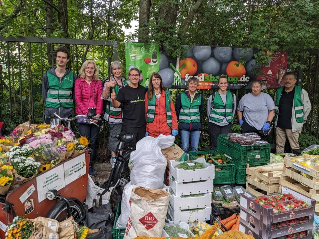 Klimaschutz nebenan „Mobiler Lagerplatz für gerettete Lebensmittel – ein XXL-Fahrradanhänger (oder Lastenrad) für Moabit" (Copyright foodsharing, Katharina Mölter)