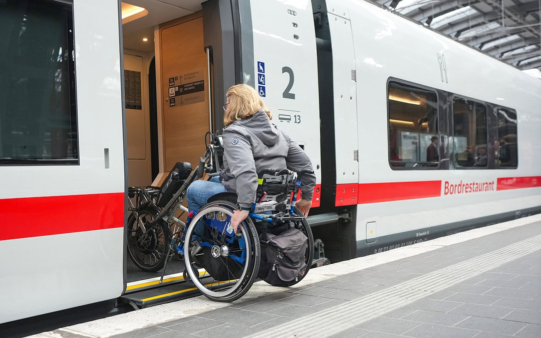 Erster barrierefreier ICE startet