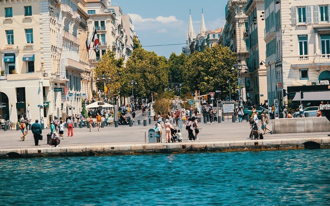 Gourmet-Essen für 1 Euro, KI-Chip lässt Erblindete lesen