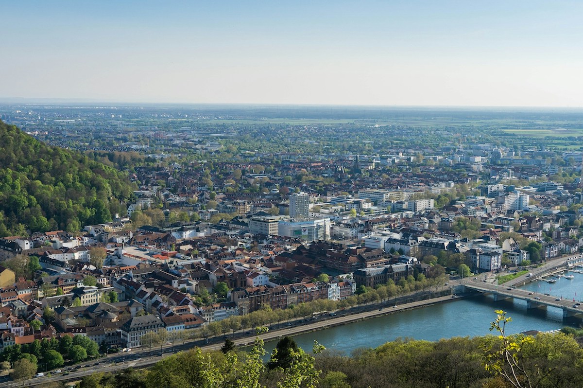 Klimaneutrale Städte, zufriedene Zuwanderer, dekolonialisierte KI, Horrorspiele gegen die Angst