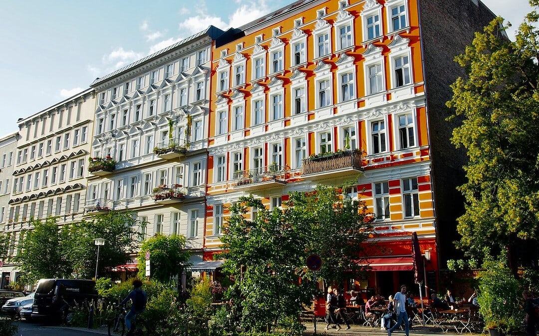 Eine Million Bäume für Berlin, erste Autobahn lädt E-Autos kabellos,