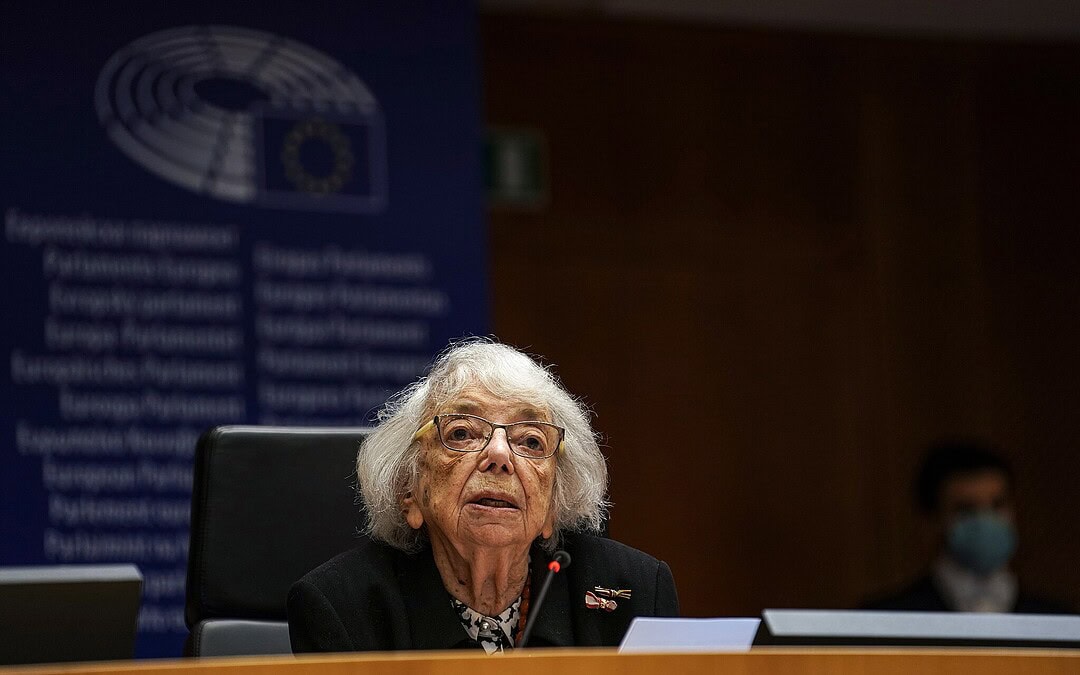 Erste Schule benennt sich nach Margot Friedländer