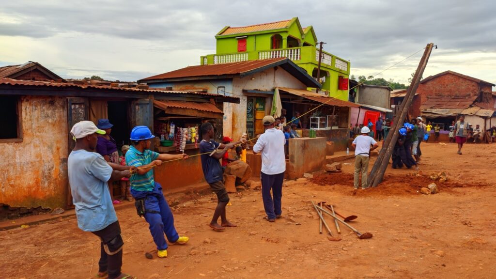 Stromnetz errichten Copyright Kintana