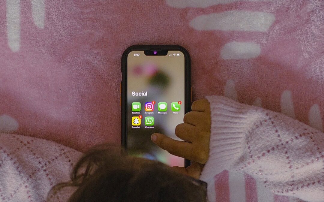 EU-Aktionsplan gegen Cybermobbing, Neurochirurgie mit Spinnenseide