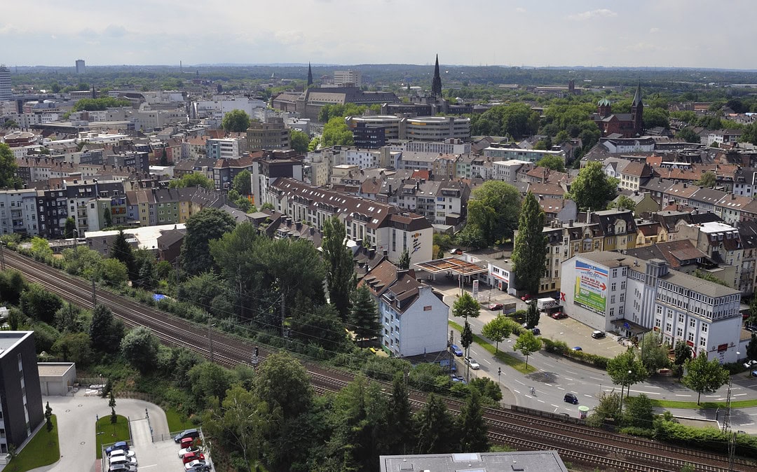 Pilotprojekt versorgt Bäume und senkt Hitze im Sommer