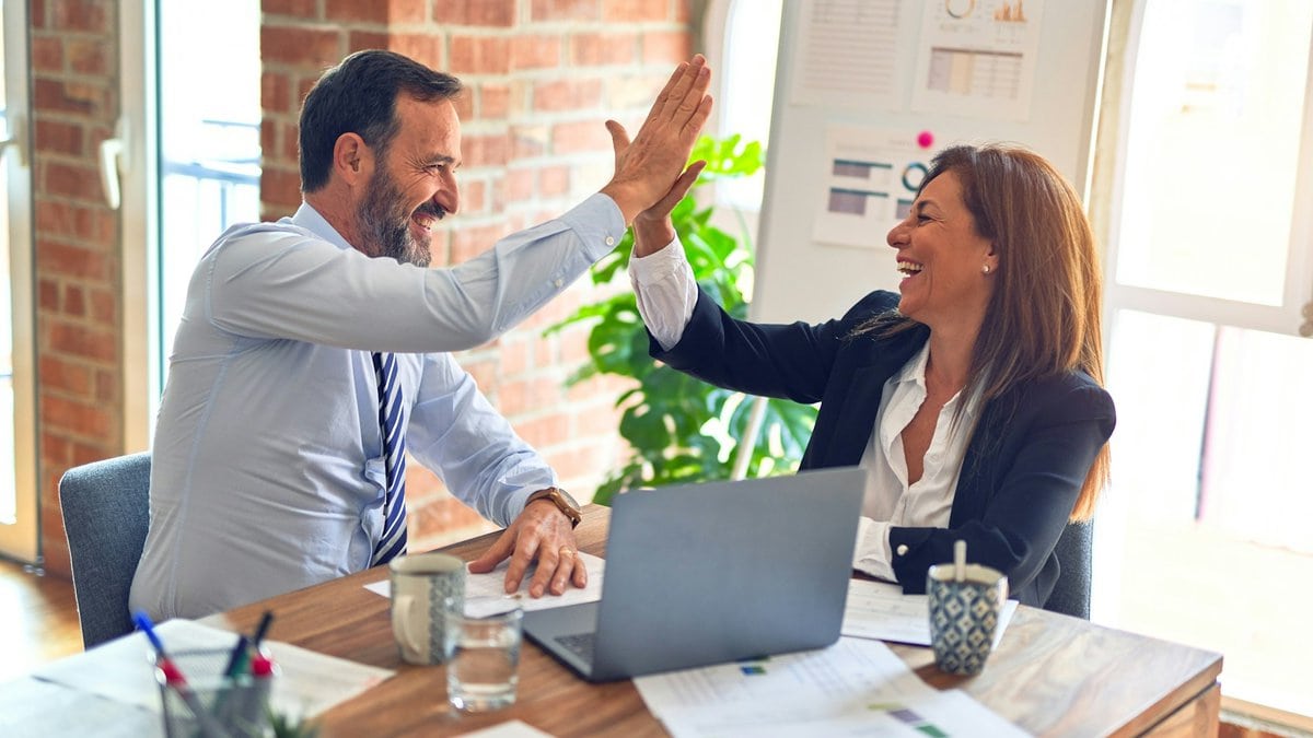 Foerdert loesungsorientiertes Denken im Arbeitsalltag