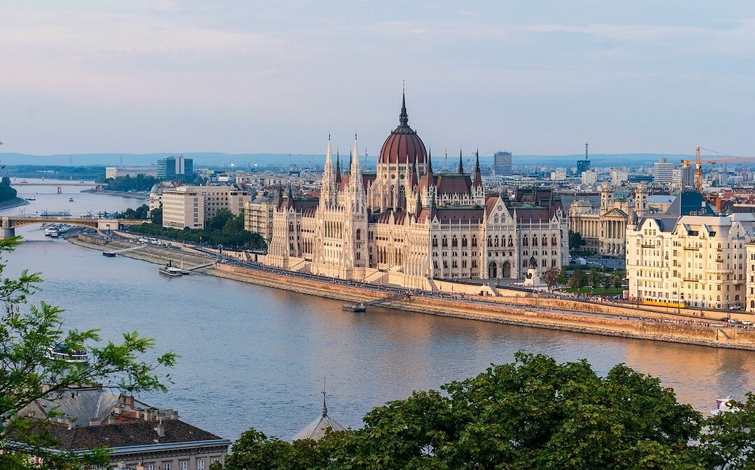 Demokratischer Wandel in Ungarn, Frankreich steigt auf Linux um