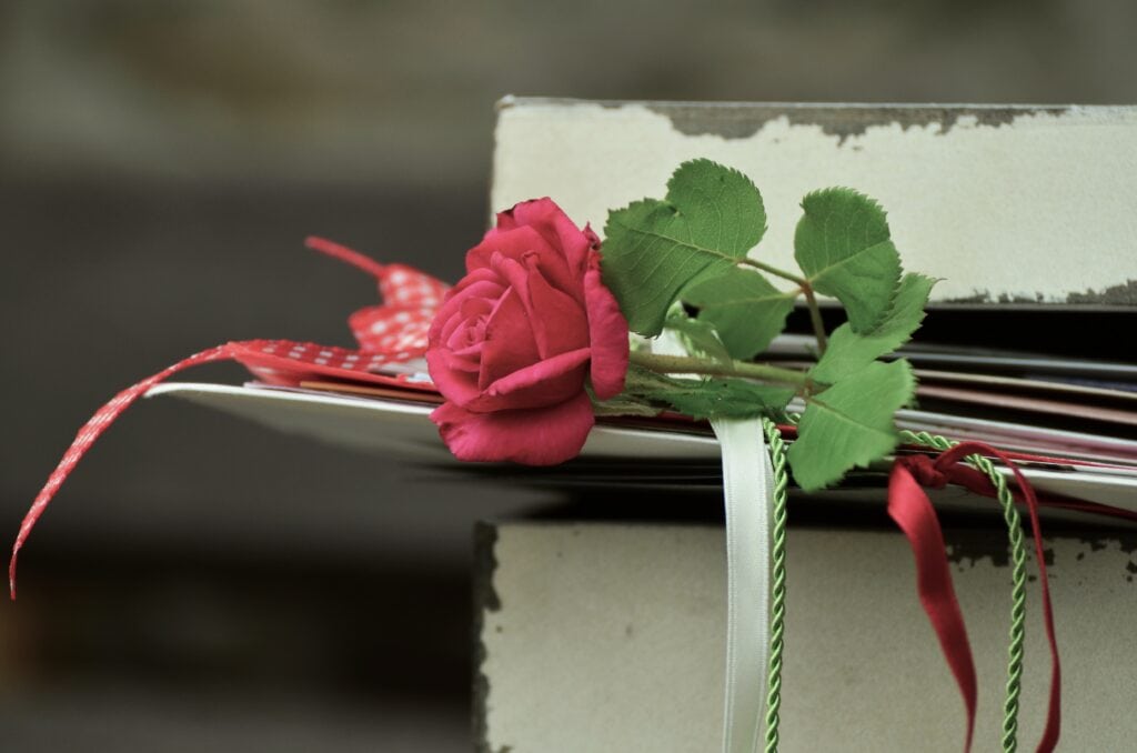 congerdesign rose 889572