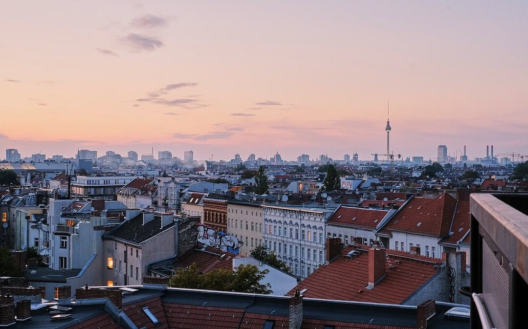 Berlin startet Mietenkataster, Bremen führt Hunde-Führerschein ein