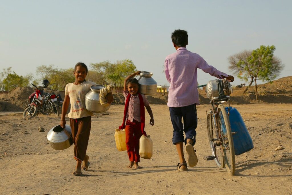 India children water