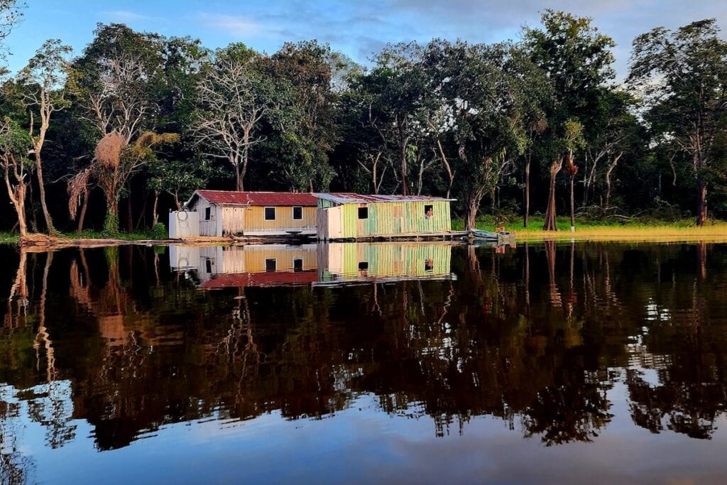 Haus am Fluss Amazonas