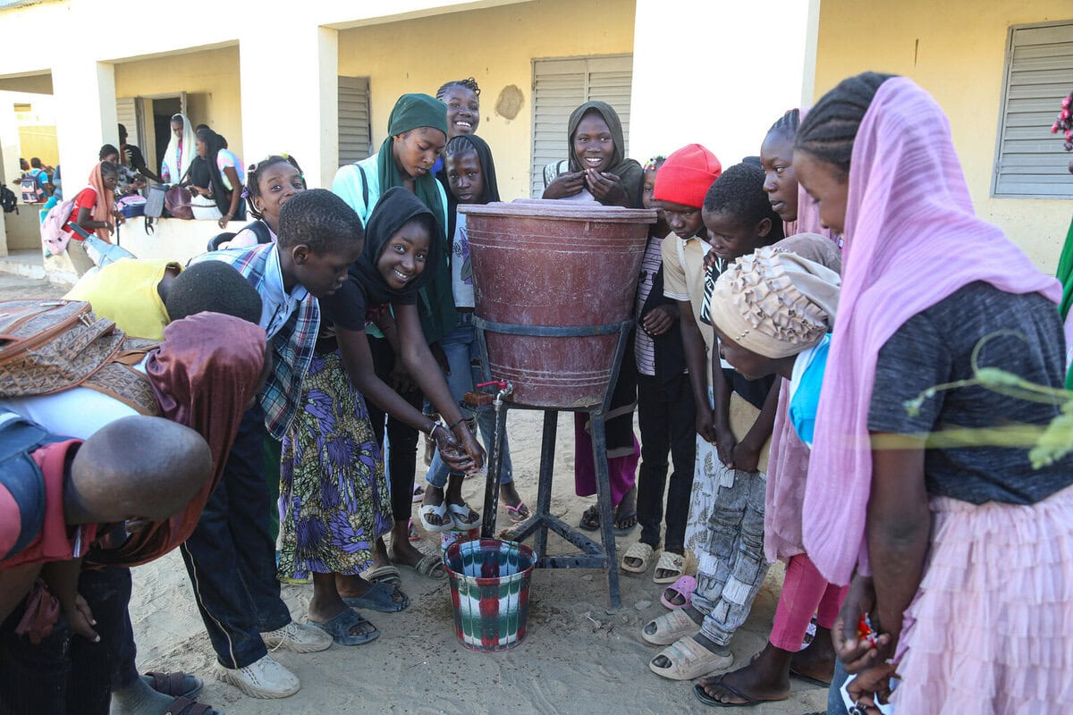 Sauberes Wasser erleichtert Kindern in Mali den Schulalltag